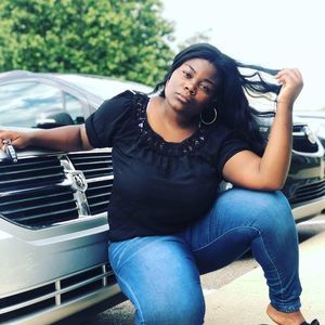 Meet your Posher, Lina